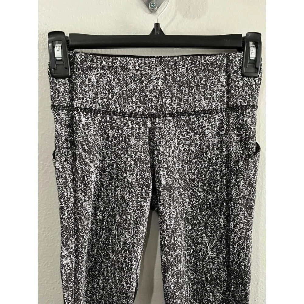 Lululemon Women Speed Up Leggings Black And White Specs Pattern Size 2 Side Pock
